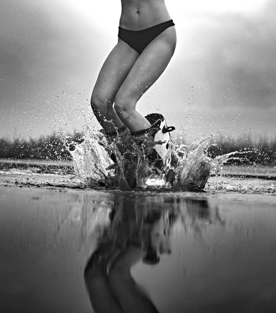 Legs landing in a puddle, a crown of water with its mirror image beneath